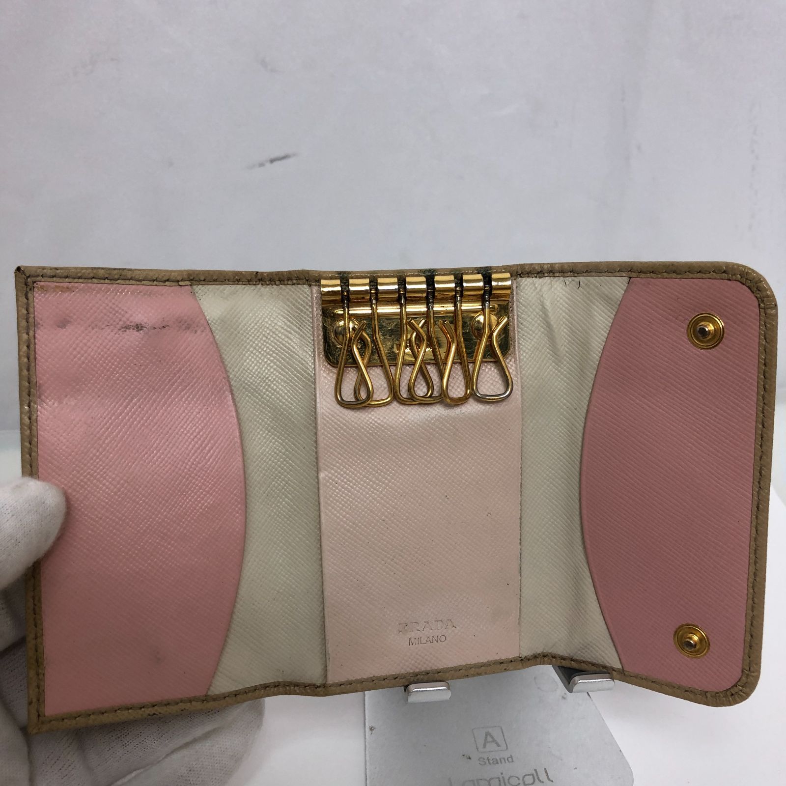 極美品　箱付き　PRADA プラダ　キーケース　サフィアーノ　ベージュ　希少 PRADA サフィアーノレザー キーケース ベージュ 極美品 箱付き PRADA