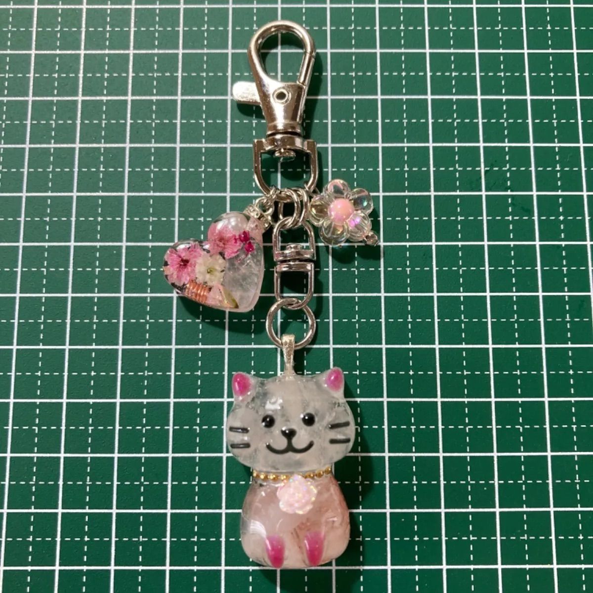 ✾限定✾ 作品 ぐで猫 レジン チャーム キーホルダー - チャーム