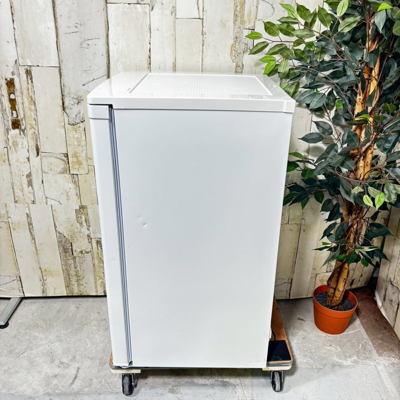 製 IRIS OHYAMA アイリスオーヤマ IUSD-6B-W ノンフロン冷凍庫 60L