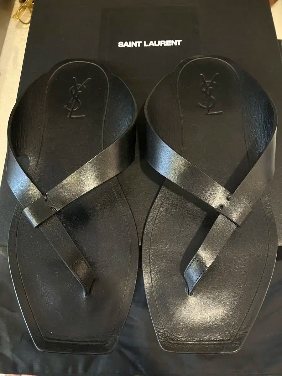 Saint laurent Saint Laurent サンローラン ー イスラ フラット サンダル Isla