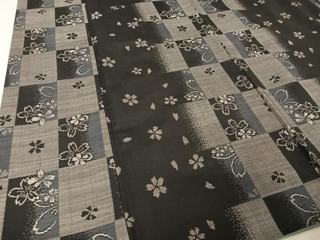 平和屋着物●本場大島紬　カタス９マルキ　色紙舞花文　正絹　逸品　AAAX0392np 平和屋着物○本場大島紬 カタス9マルキ 色紙舞花文 正絹 逸品