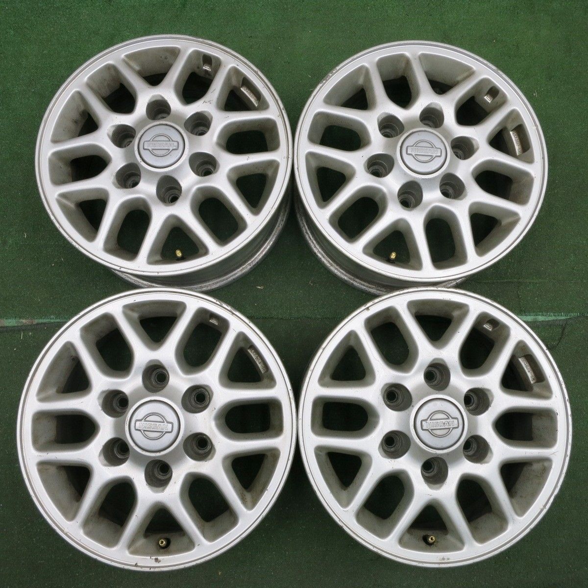 E50エルグランド純正ホイール付 スタッドレスタイヤ 215/65R15 4本