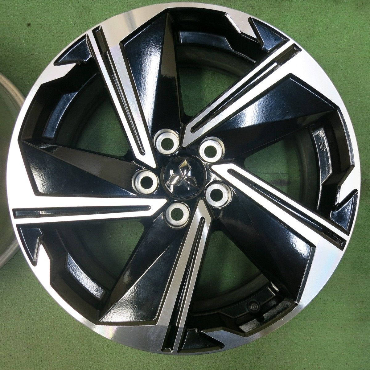 gk1w エクリプスクロス　純正ホイール　新車外し 送料無料] 新車外し☆三菱 エクリプス クロス PHEV 純正 ENKEI