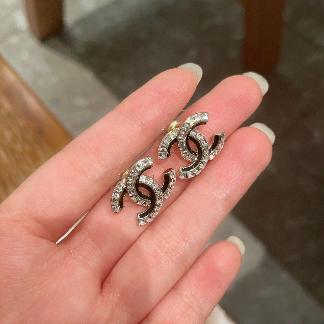 CHANEL ビンテージ ピアス 今日特価】CHANEL ヴィンテージ ピアス エレガントなデザイン