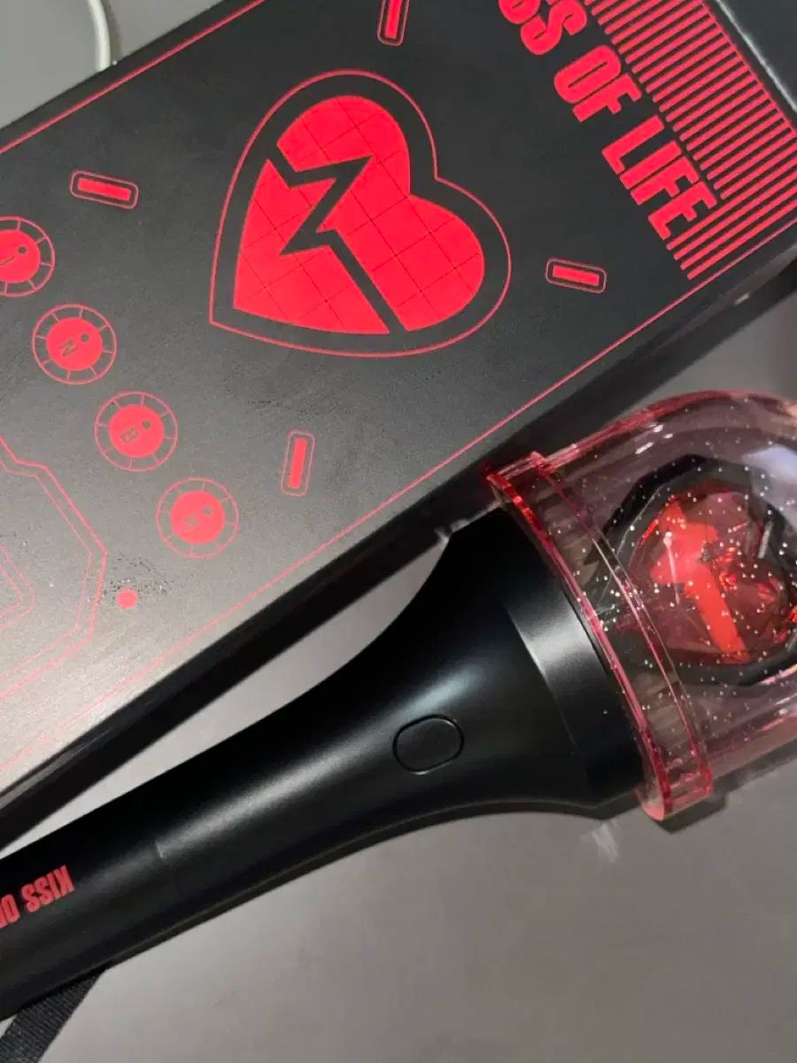 KISS OF LIFE(キスオブライフ・KIOF) ペンライト KISS OF LIFE 公式