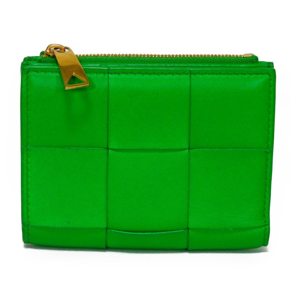 BOTTEGAVENETA ボッテガヴェネタ スモール カセット ファスナー ウォレット ナッパ カーフ ライトグリーン スナップボタン コンパクトウォレット RFID マキシ イントレチャート パラキート 二つ折り財布 706010 VCQC4 3722 BOTTEGAVENETA ボッテガヴェネタ スモール カセット ファスナー