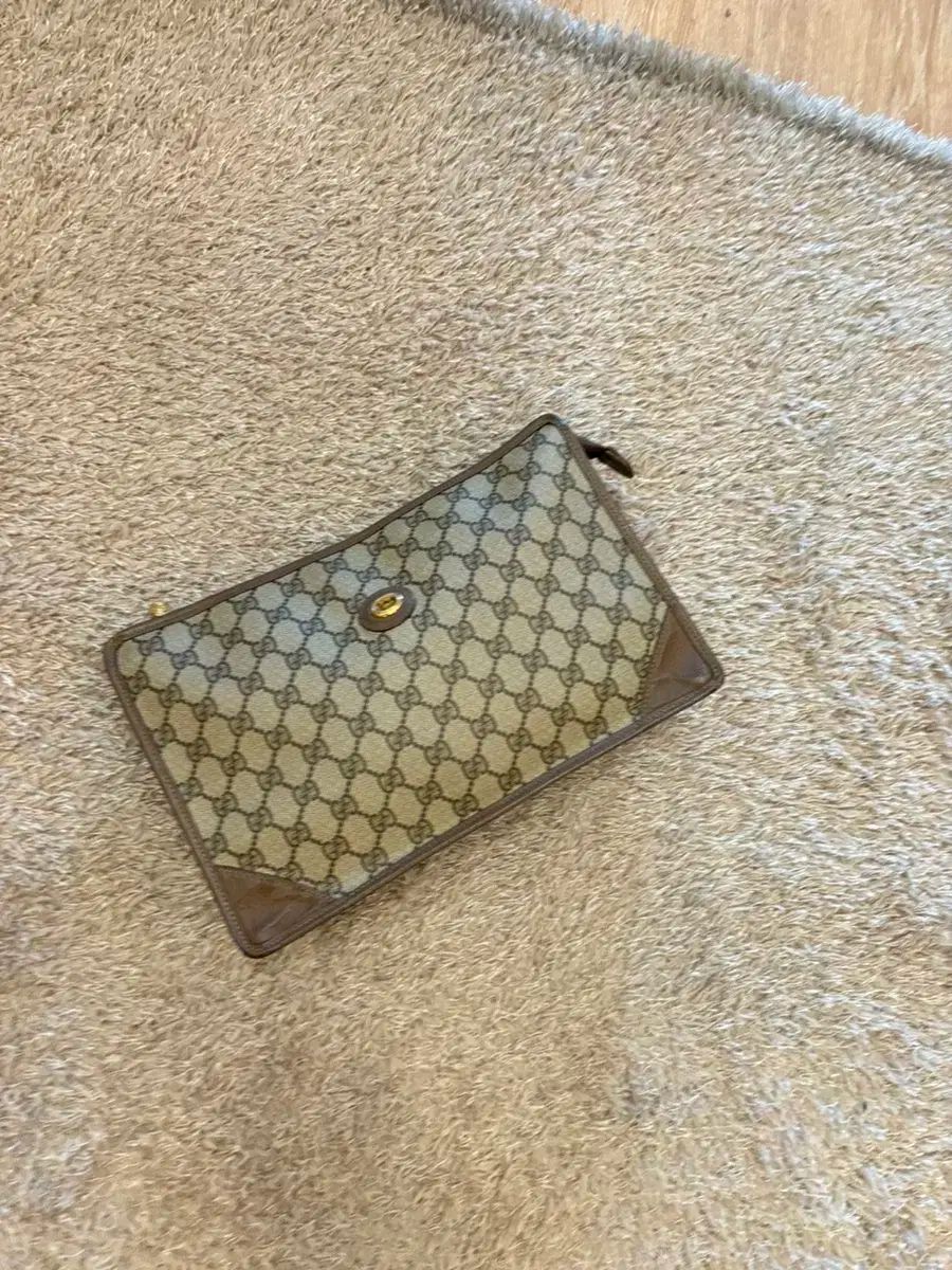 【雷市場（ポンジャン）商品韓国直送】GUCCI(グッチ) 正規品 クラッチバッグ