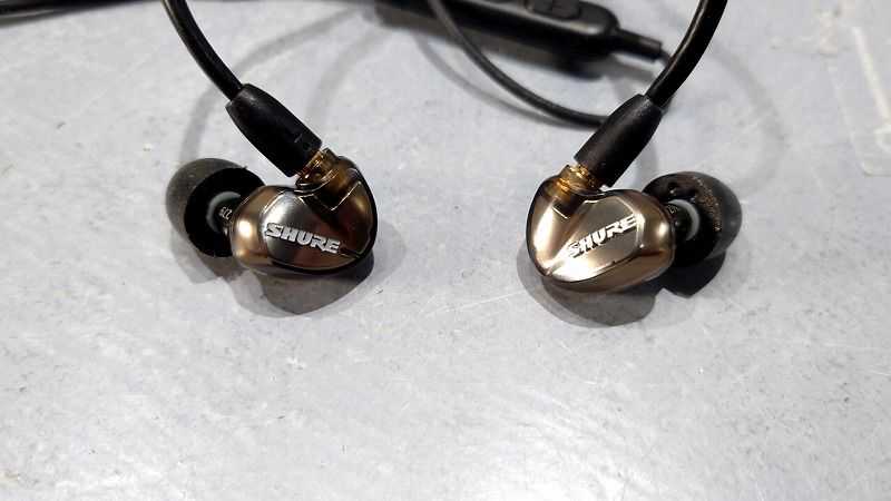 SHURE SE535 イヤホン アンプ付きワイヤレスケーブル付属