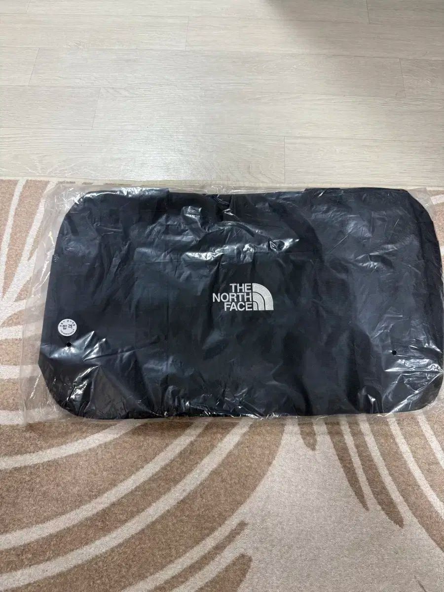 THE NORTH FACE ザノースフェイス 白ラベル カーゴバッグ 中型 新商品