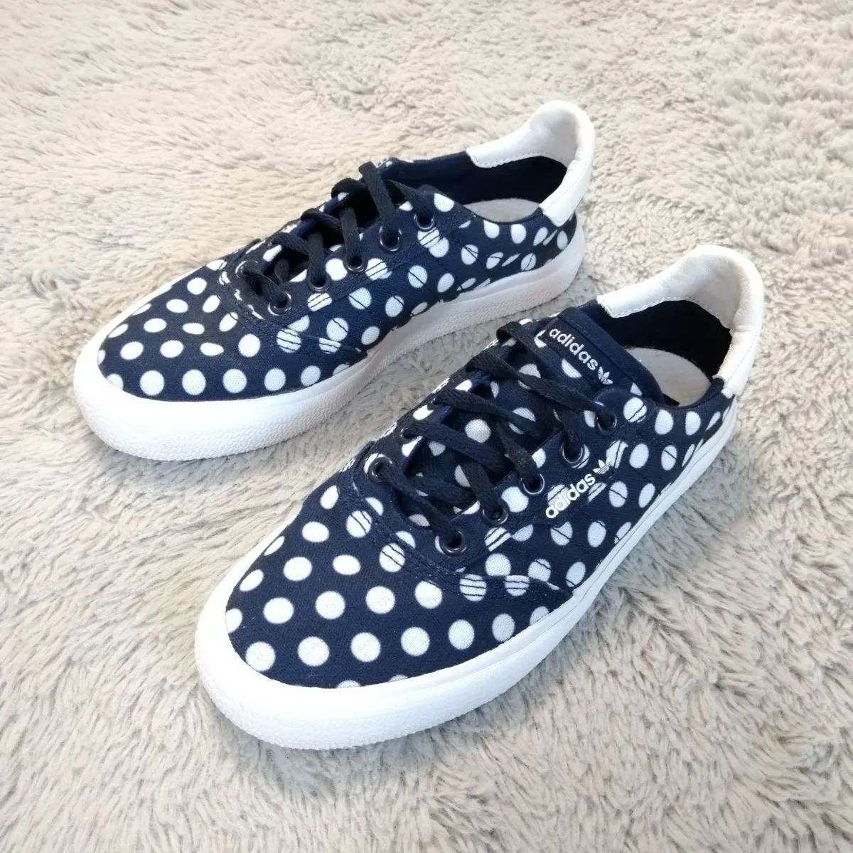 美品 アディダス adidas スニーカー 23.0cm 3MC ネイビー 水玉 - メルカリ