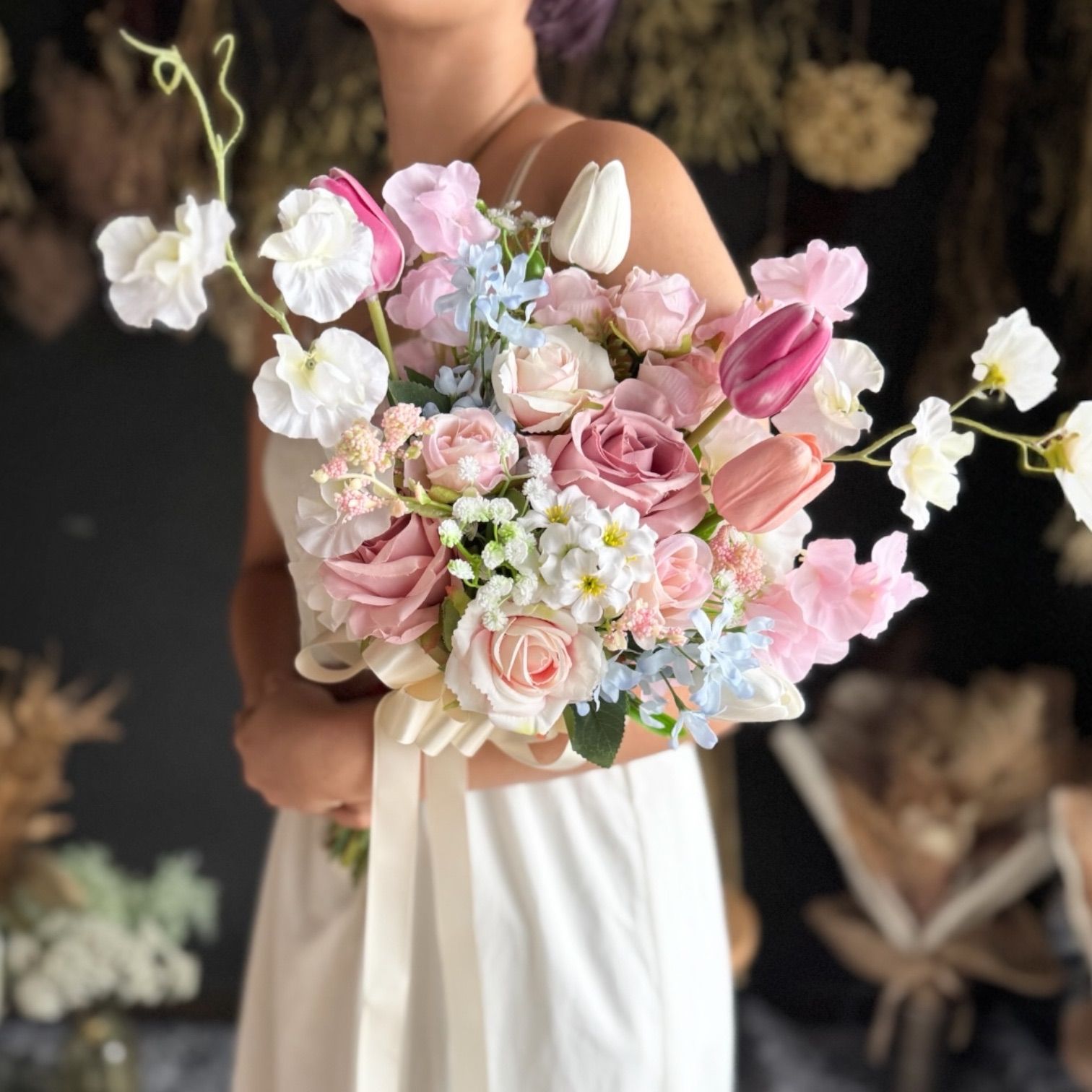 ピンクチューリップ濃淡クラッチブーケ ブートニア