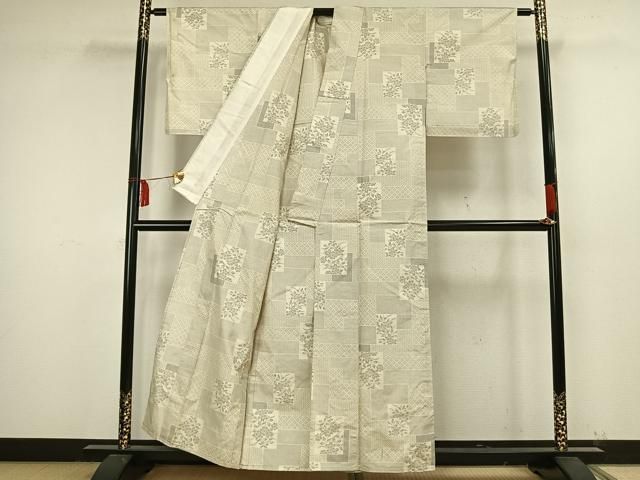 平和屋着物▽本場大島紬　単衣　白大島　120亀甲　色紙草花文　正絹　逸品　未使用　AAAW1758fy 平和屋着物▽本場大島紬 単衣 白大島 120亀甲 色紙草花文 正絹 逸品 未