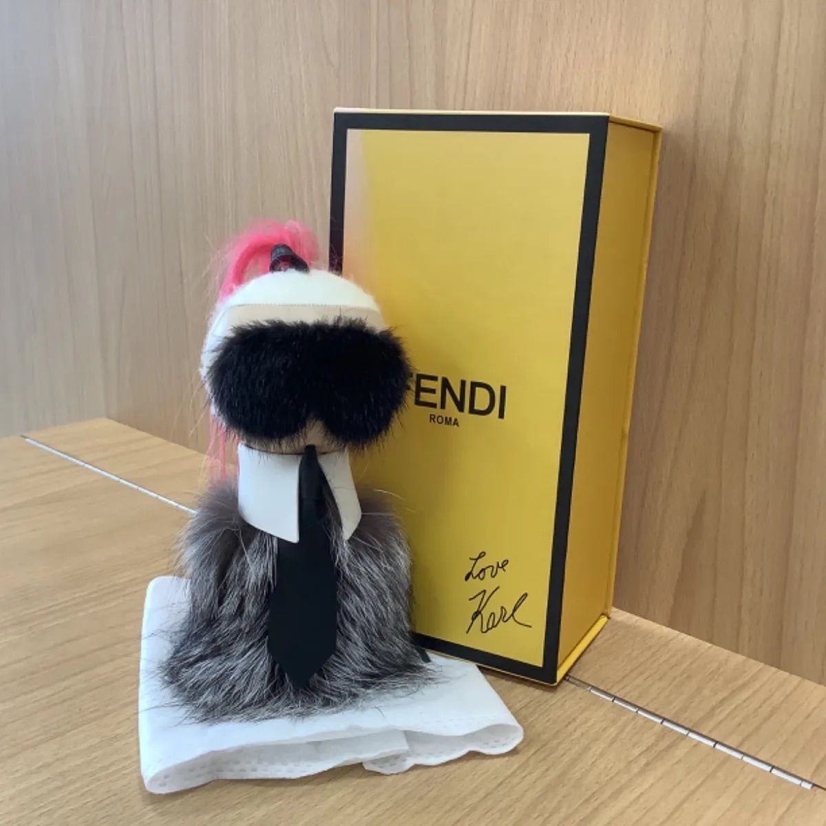 D441 FENDI フェンディ カールラガーフェルド カーリト バッグチャーム レア物 - メルカリ