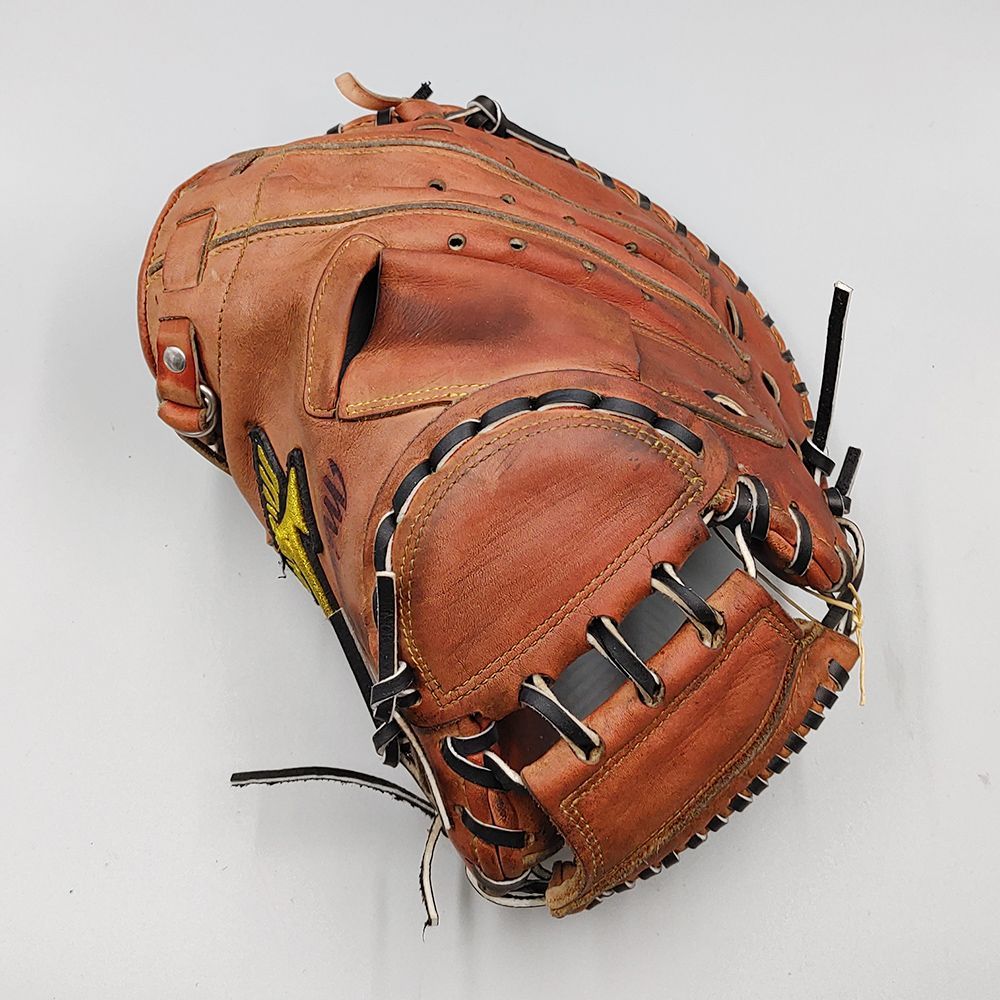 超美品 ミズノ Mizuno Dynaflex 少年軟式 キャッチャーミット 全紐交換済み (高校野球対応)】 ミズノ 硬式用 キャッチャー