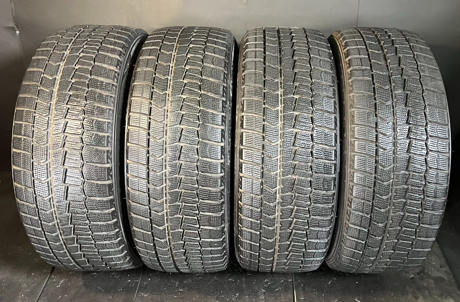 2020年製 約8.4～8.7分山 ダンロップ DUNLOP ウィンターマックス WINTER MAXX WM02 スタッドレス 225 45R18 4本 h_393