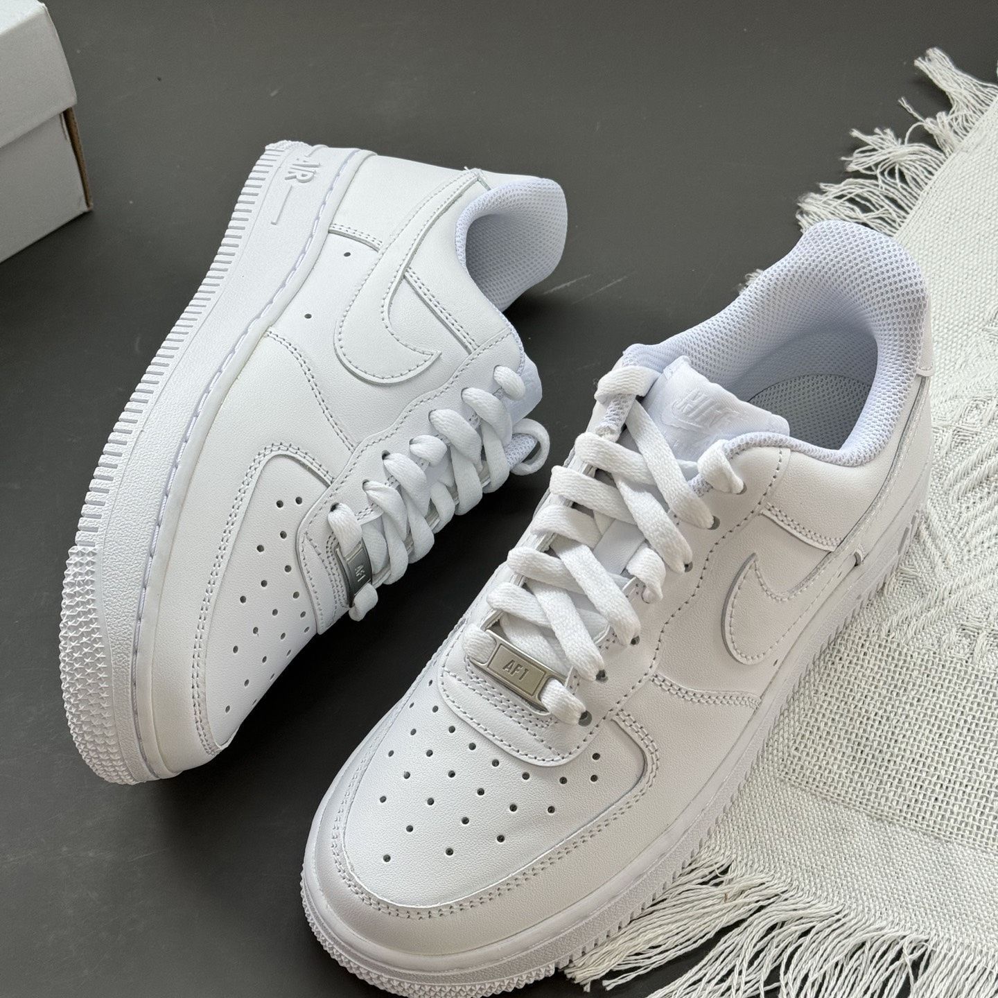 ナイキ 新品 NIKE Air Force 1 Low '07 White 男女兼用 ホワイト スニーカー