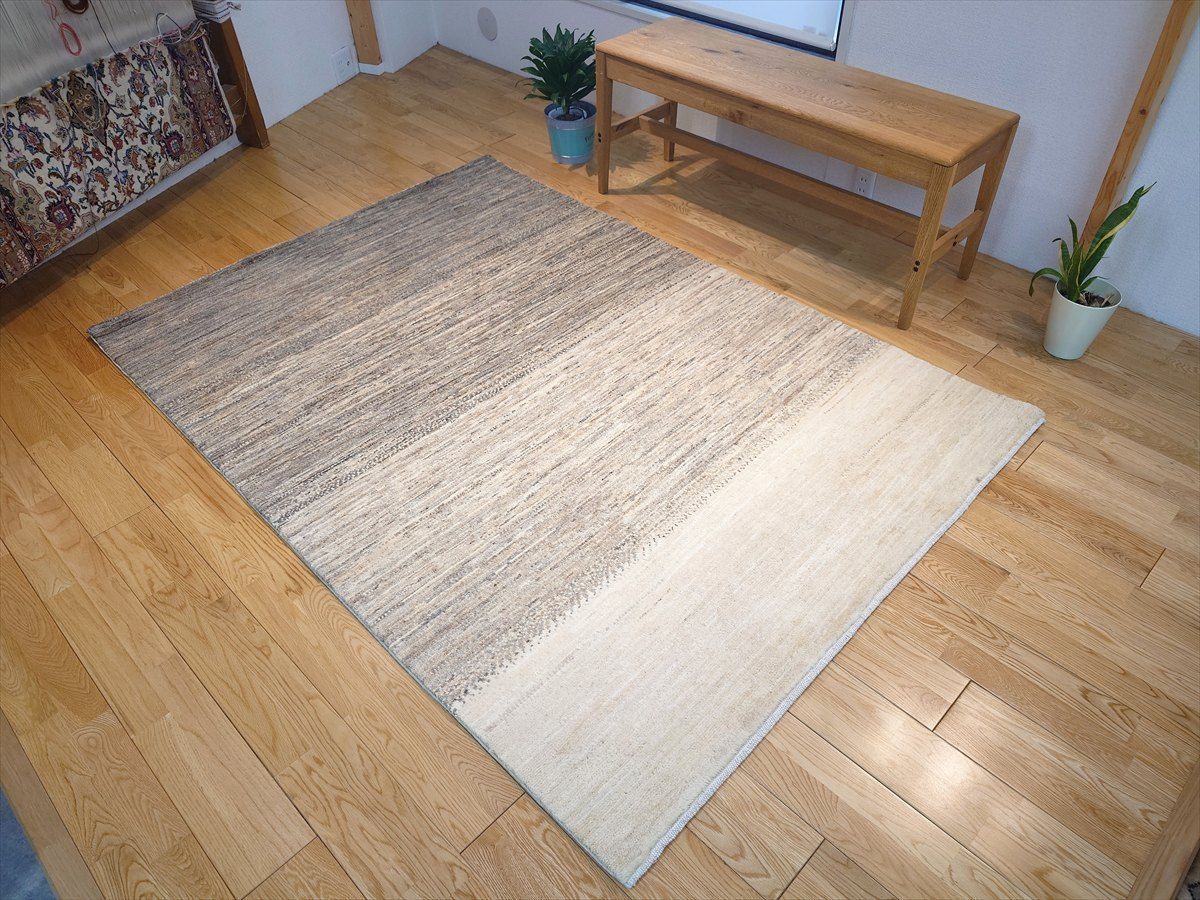 夏は涼しく冬は暖かい 天然ラグ 無染めのウール ガゼニラハット 200x139cm P88