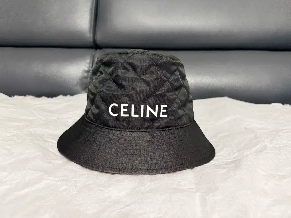 Celine セリーヌ キルティング バケットハット ほぼ