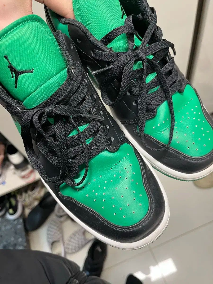 NIKE(ナイキ) ジョーダン 1 ラッキーグリーン ロー 260