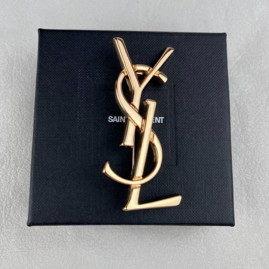 ✨新品✨YSL イヴサンローラン ロゴブローチ @July jewelry