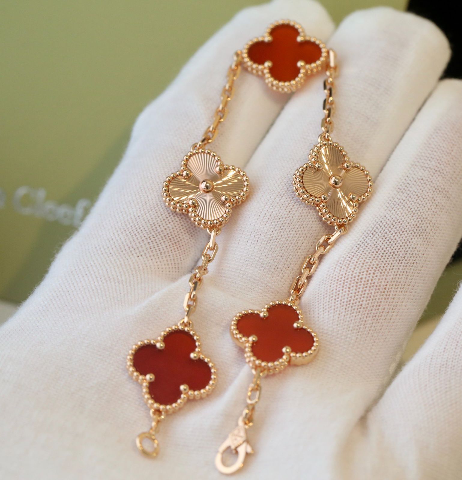新品 Van Cleef & Arpels 四つ葉の ブレスレット｜本日限定特価