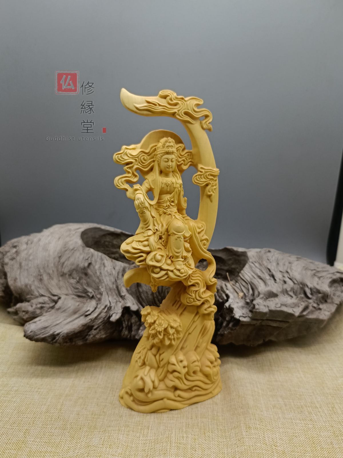 修縁堂】木彫り 仏像 水月観音菩薩座像 彫刻 仏教工芸品 柘植材 仏師で