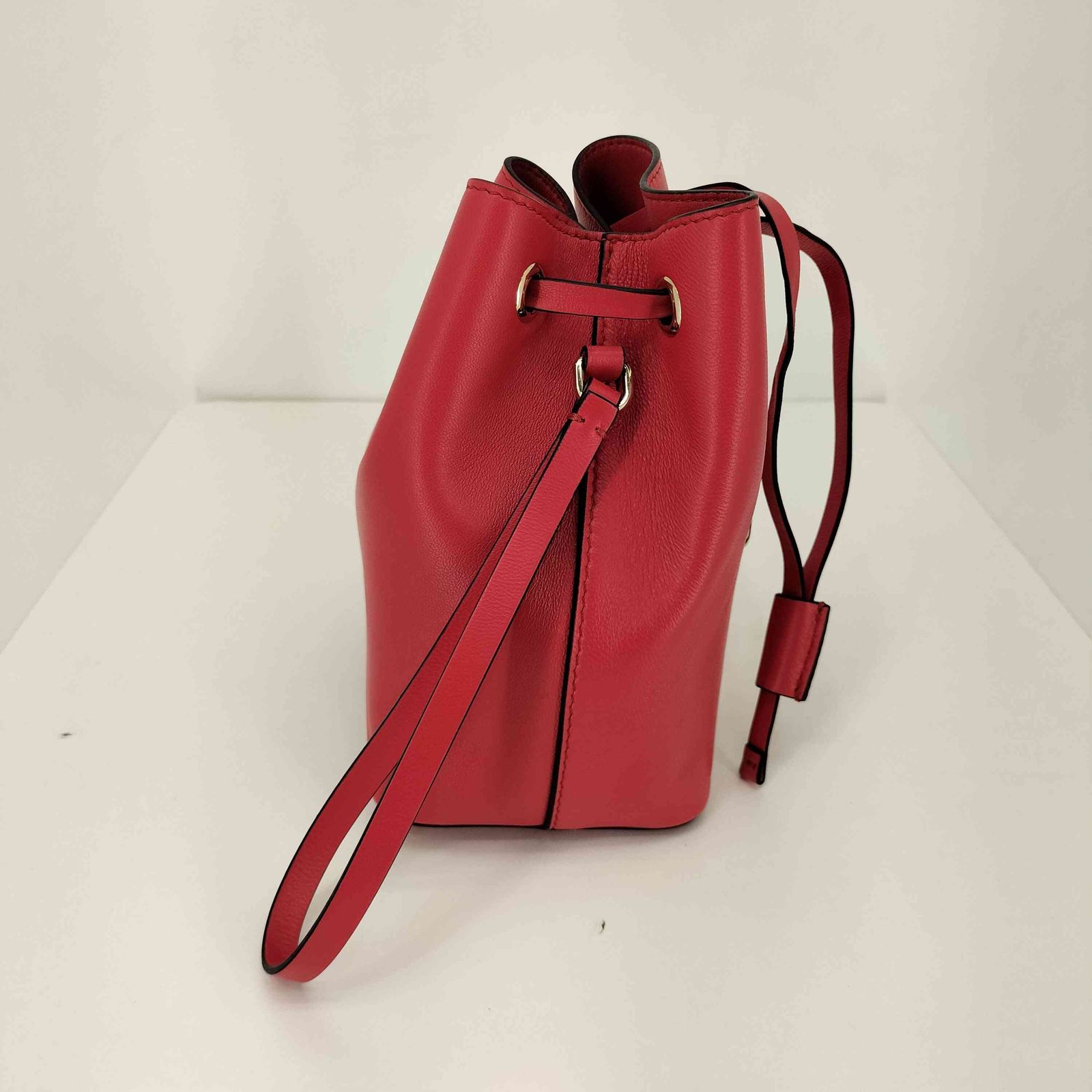 ヴァレンティノガラヴァーニ VALENTINO GARAVANI MADE IN ITALY ロゴ レザー 巾着ハンドポーチ レディース 表記無 -  メルカリ