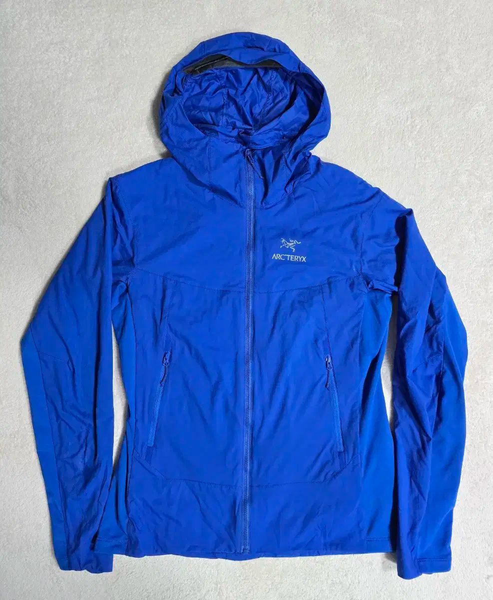 アークテリクス アトムLTフーディー サイズS ブルー 【山の名品