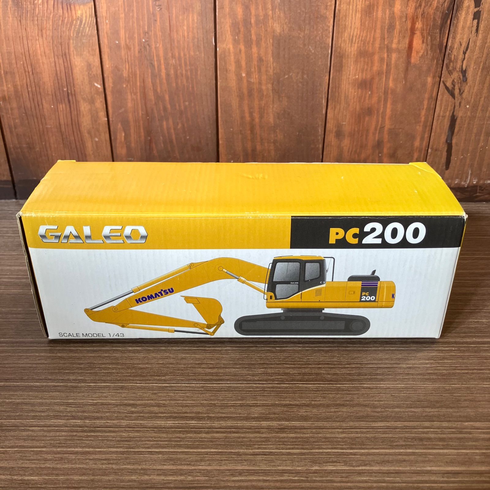 送料無料】KOMATSU／コマツ PC200 パワーショベル ミニチュア 1/43