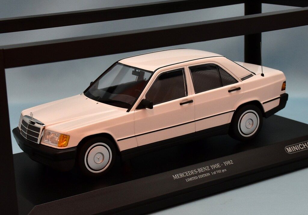 Paul sModelArt 1 18MINICHAMPS 155037002 MERCEDES-BENZ 190E W201 1982 WHITE