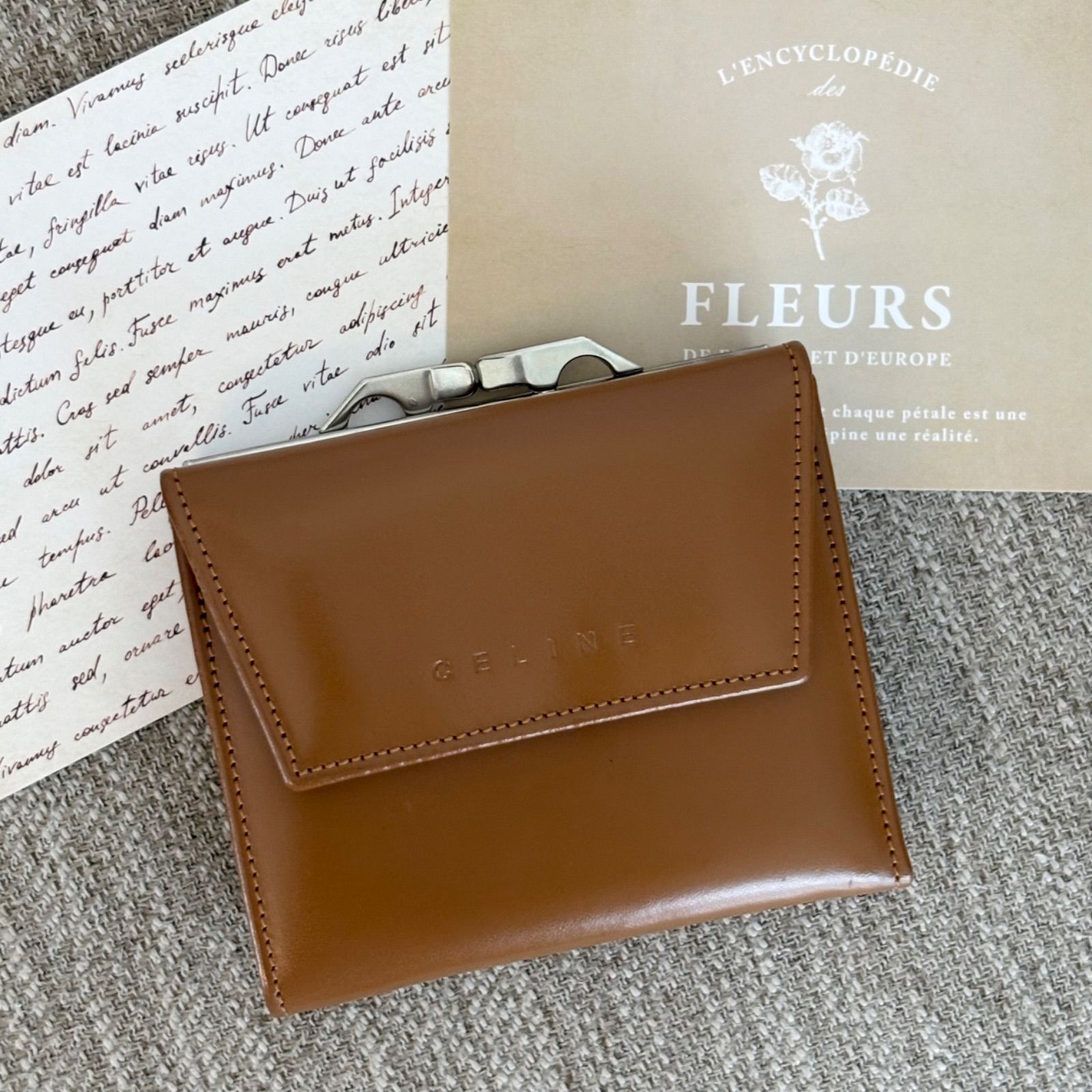 箱付き】【極美品】セリーヌ レザー がま口 三つ折り財布