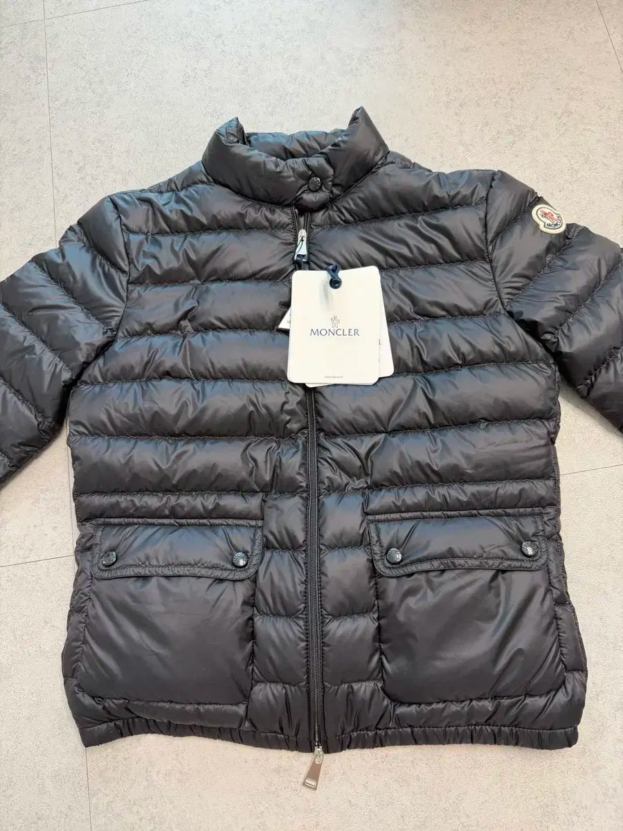 モンクレール ラン 0サイズ 新古品