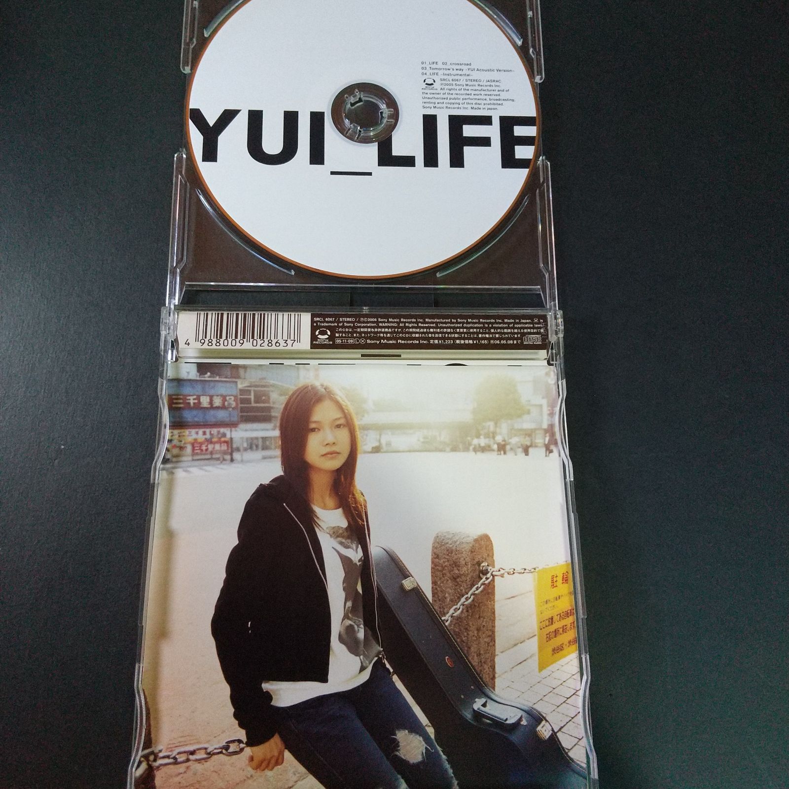 YUI シングルアルバム 二選 🍂 LIFE 🍂GLORIA初回生産限定盤【CD+DVD】 - メルカリ