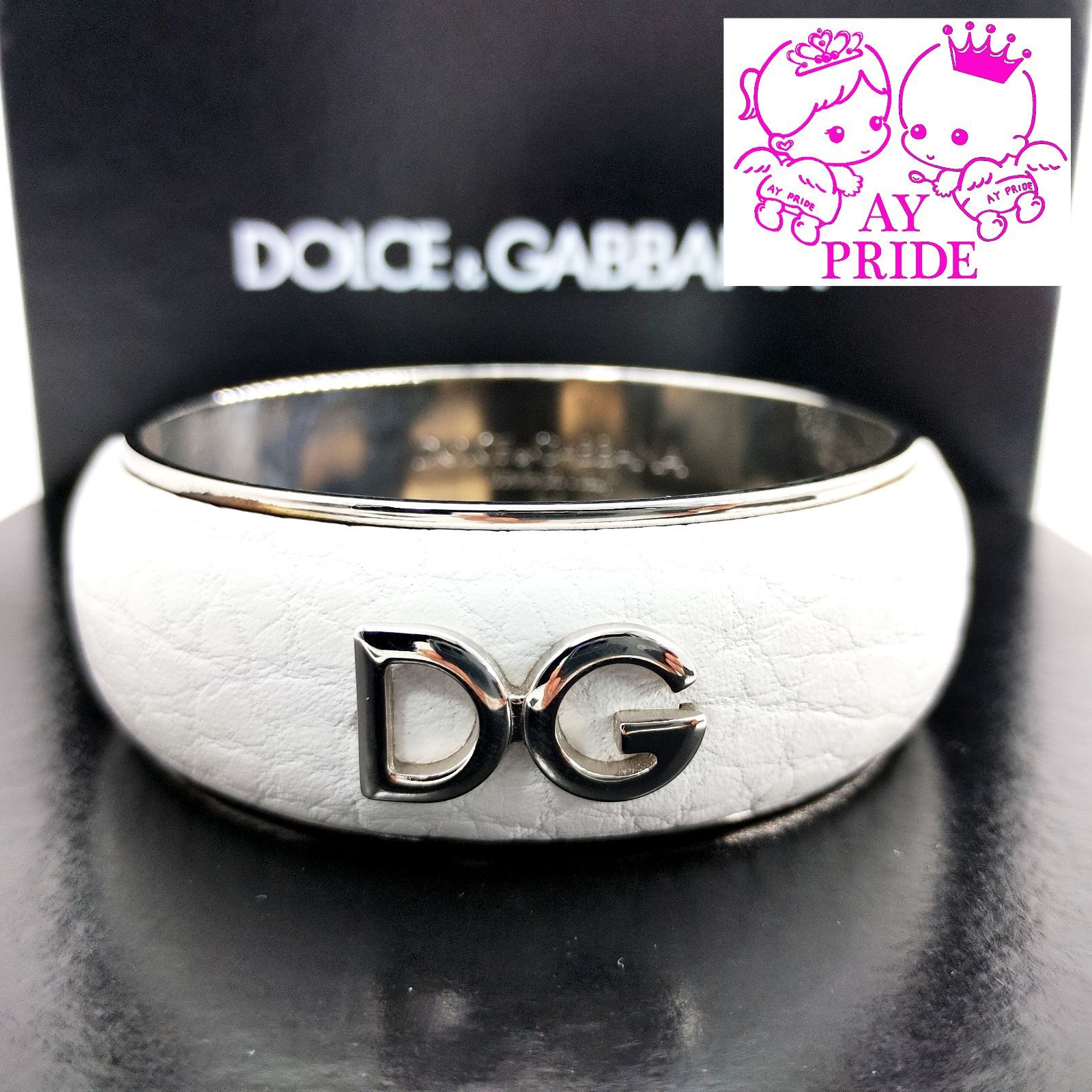 DOLCE & GABBANA ブラックレザーバングル　ロゴメタルプレート DOLCE & GABBANA ブラックレザーバングル ロゴメタルプレート