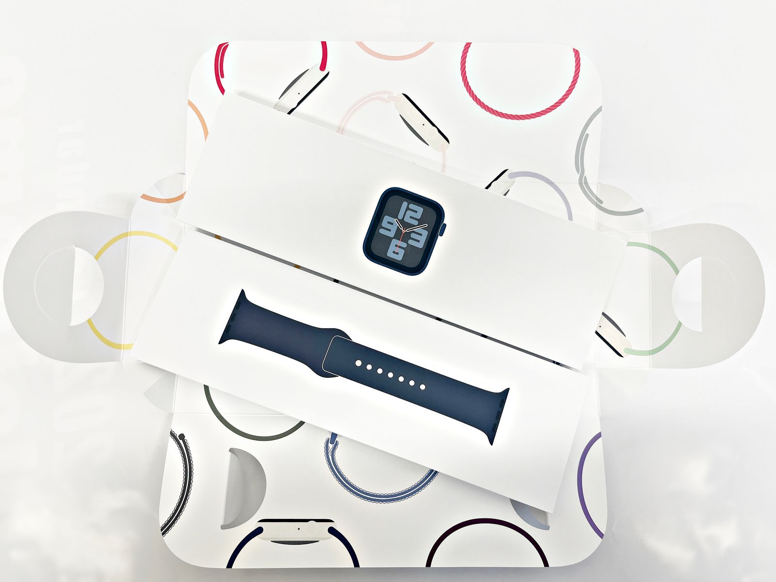 Apple Watch SE 第2世代 40mm ミッドナイト アルミニウムケース  