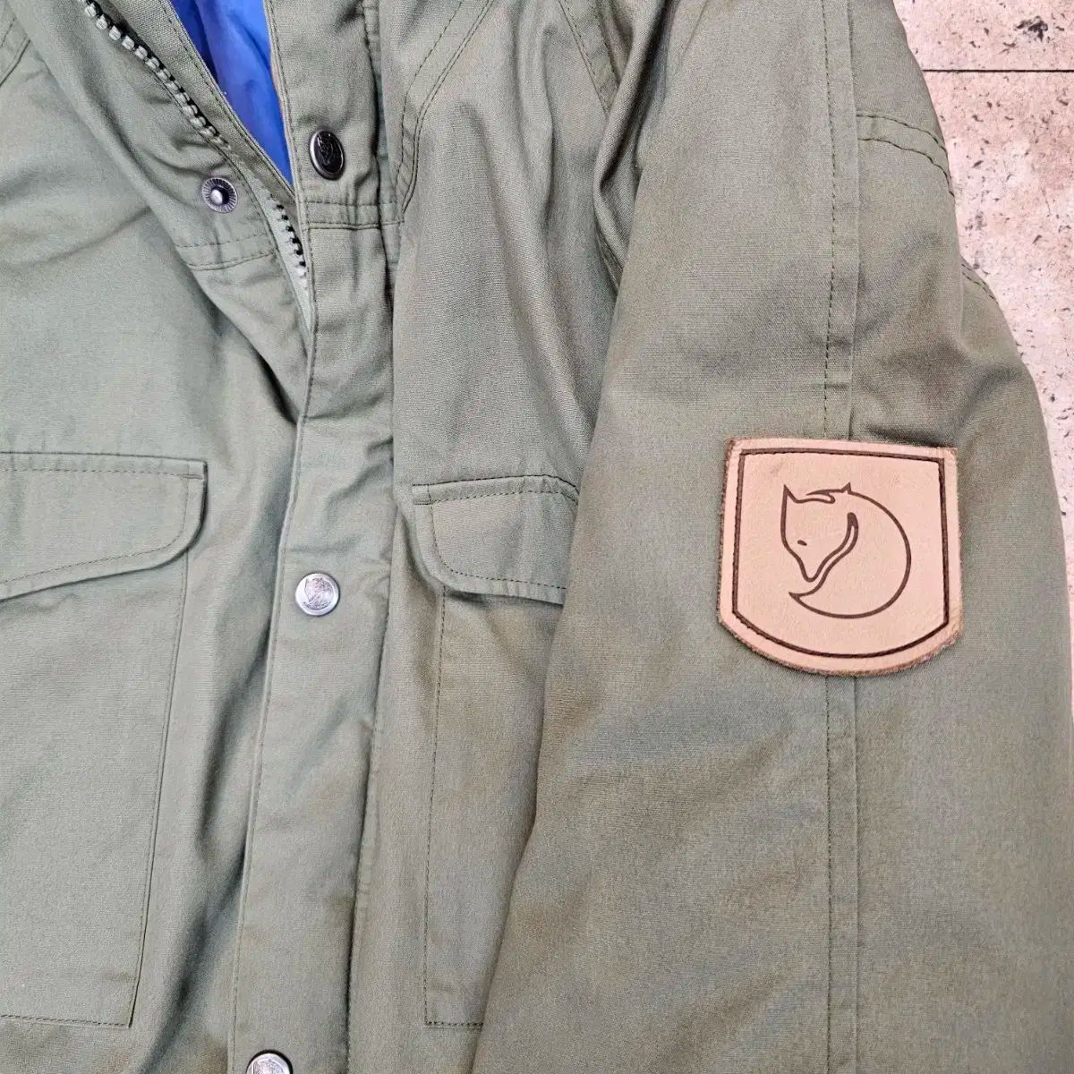 ジャケット カーキ色