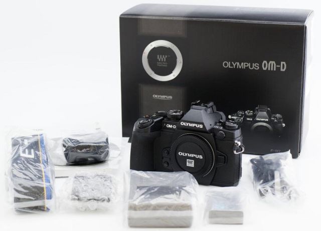 OLYMPUS ミラーレス一眼 OM-D M1 ボディ ブラック 防塵 防滴 OM-D E-M1 