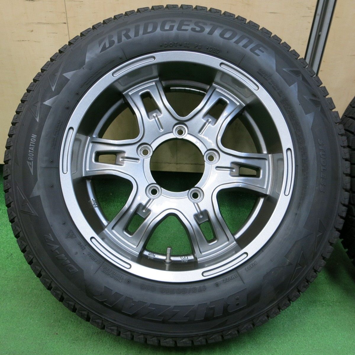 送料無料* キレイ☆ジムニー等 175/80R16 スタッドレス ブリヂストン 