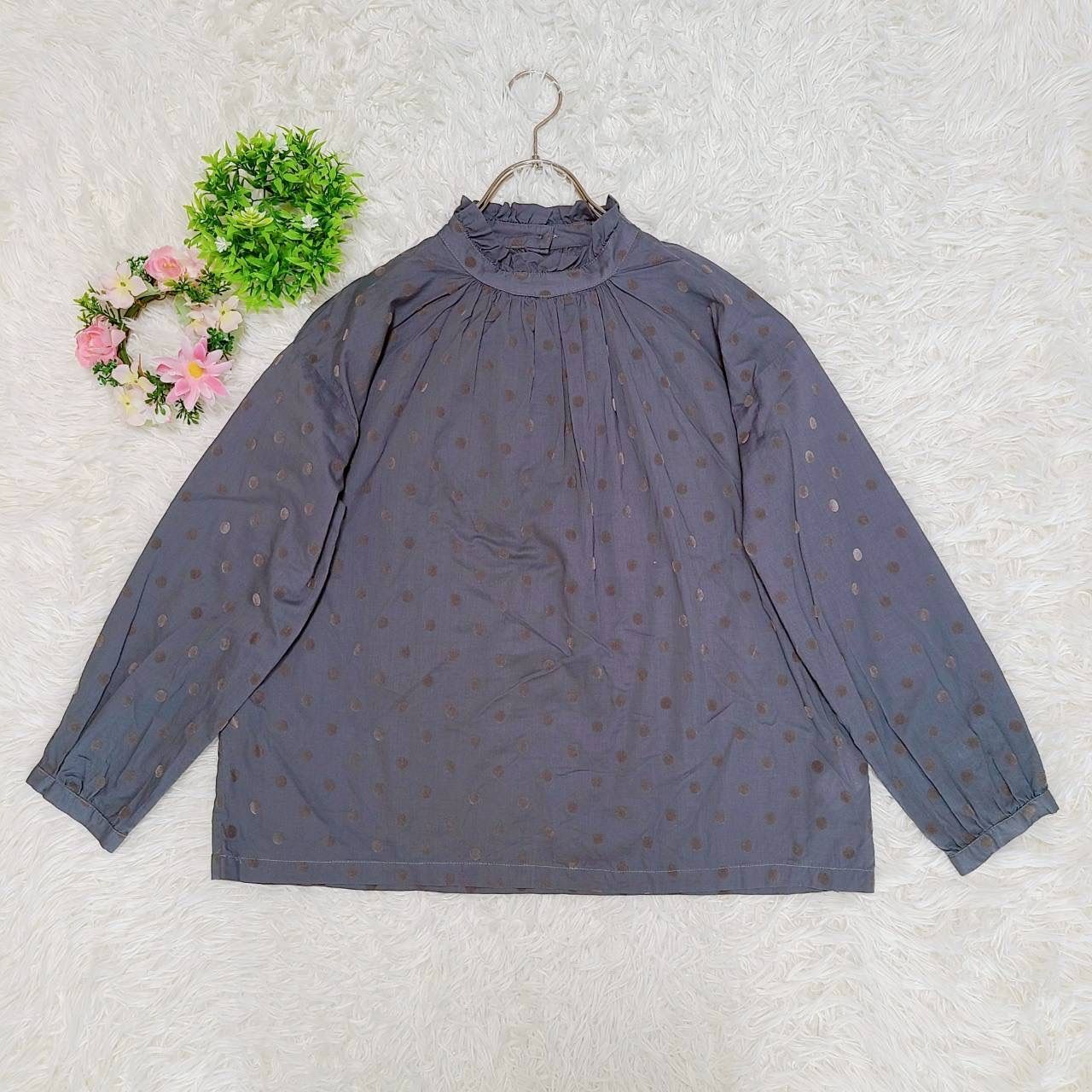 サンバレー】 ドット柄カットソー フリルスタンドネック (M) グレー系 