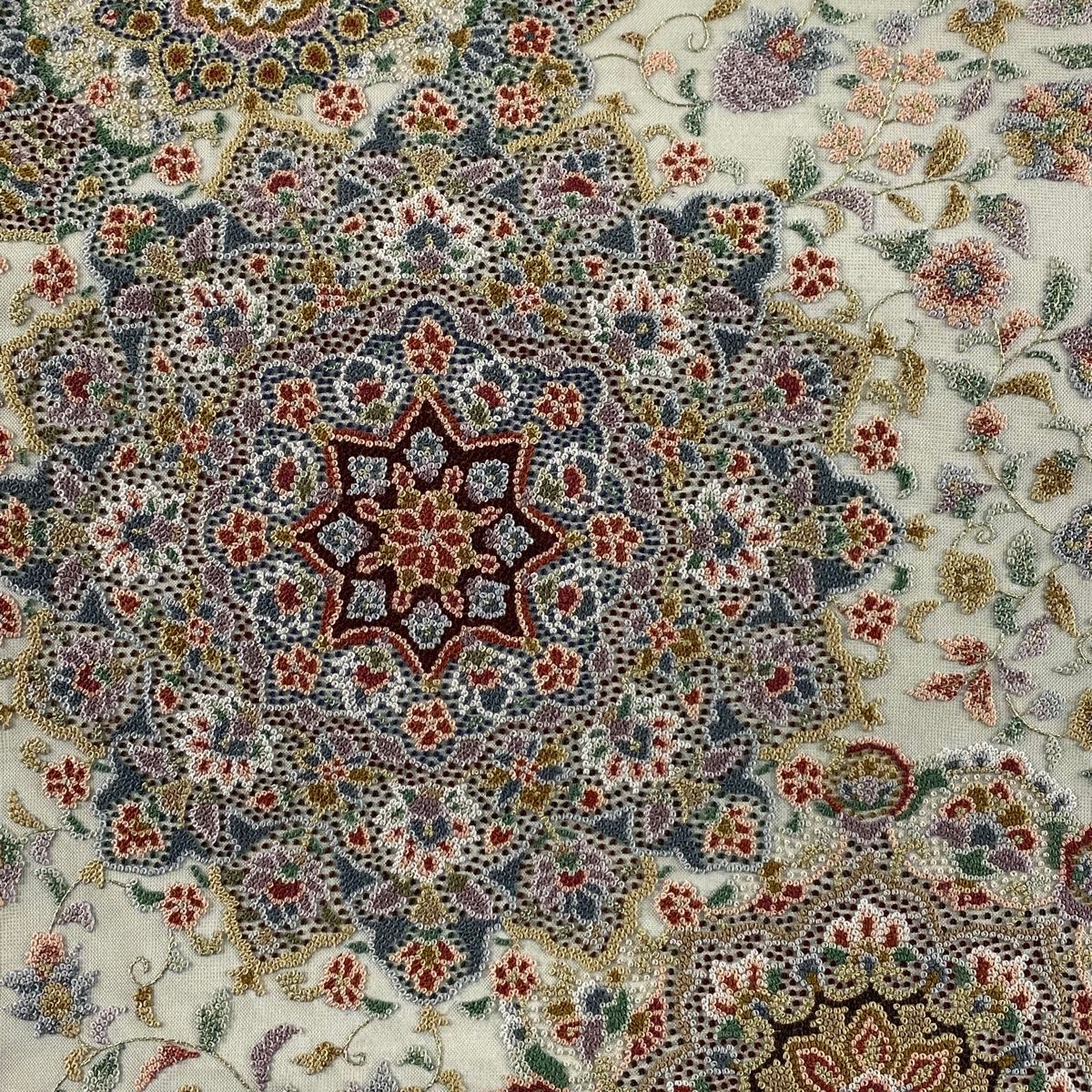 袋帯 美品 逸品 華文 花唐草 相良刺繍 金糸 灰緑 お太鼓柄 正絹