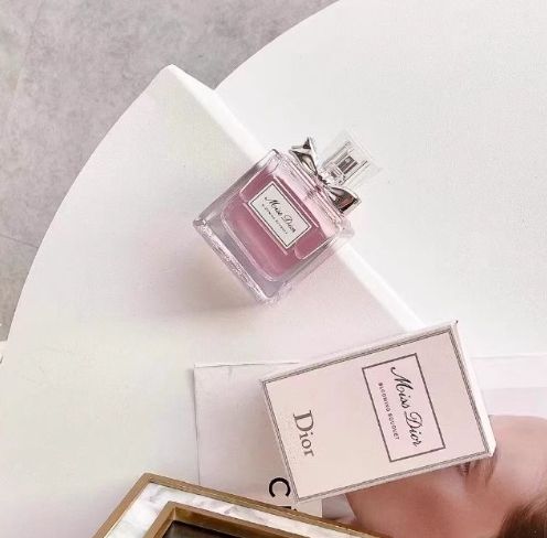 新品未開封100ml☆ミスディオールブルーミングブ－ケ+ 紙袋 Dior - DIOR ブルーミングブーケ ミスディオール 香水 リボン