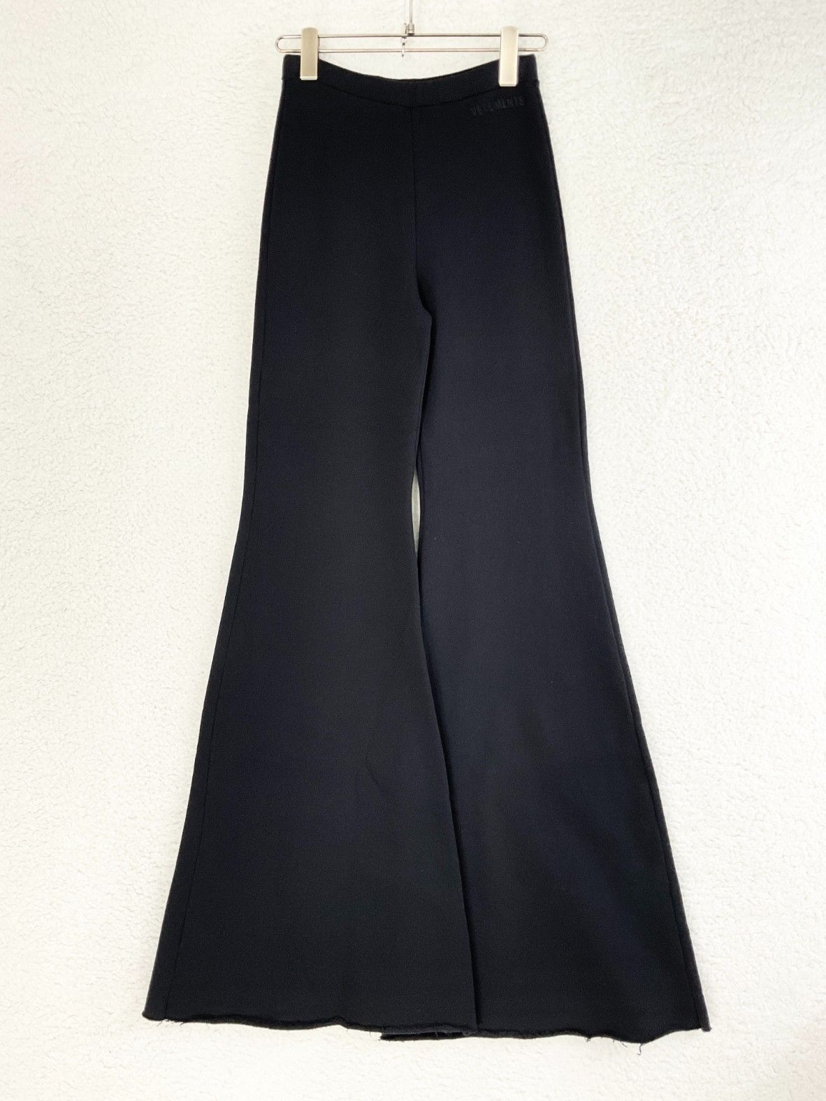 サイズS【新品】VETEMENTS ロゴフレアスウェットパンツ お値引き交渉大歓迎】 新品 S VETEMENTS ベトモン ブラック ロゴ