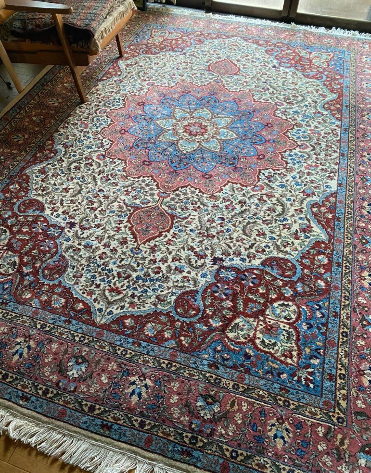 ヘレケ絨毯カイセリ絨毯に並ぶトルコ有名産地厚みがありペルシャ絨毯に負けない豪華さと織と模様