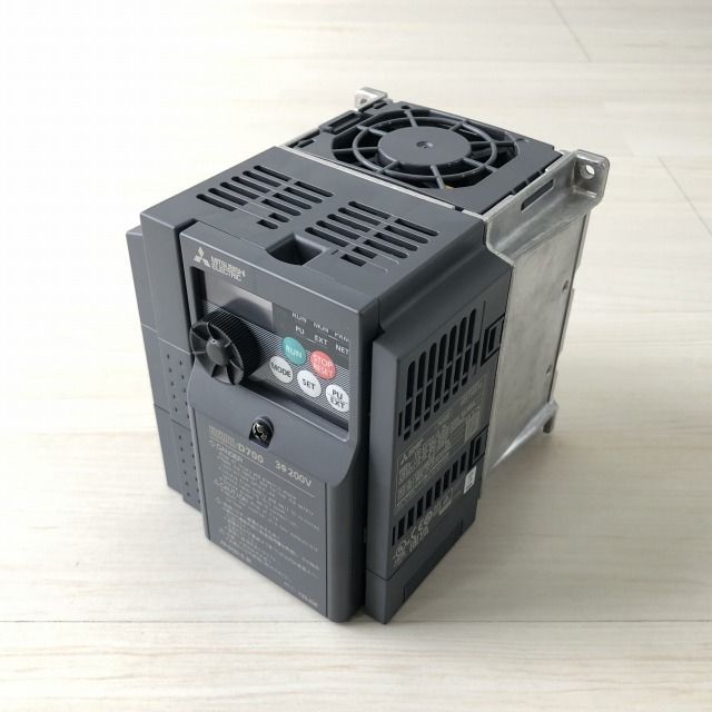 三菱電機　インバーター　FR-D720-2.2K　200V　シーケンサ　PLC インバータ FR-Ｄ720-2.2K 三相200v 適用モータ容量:0.2kw 三菱電機