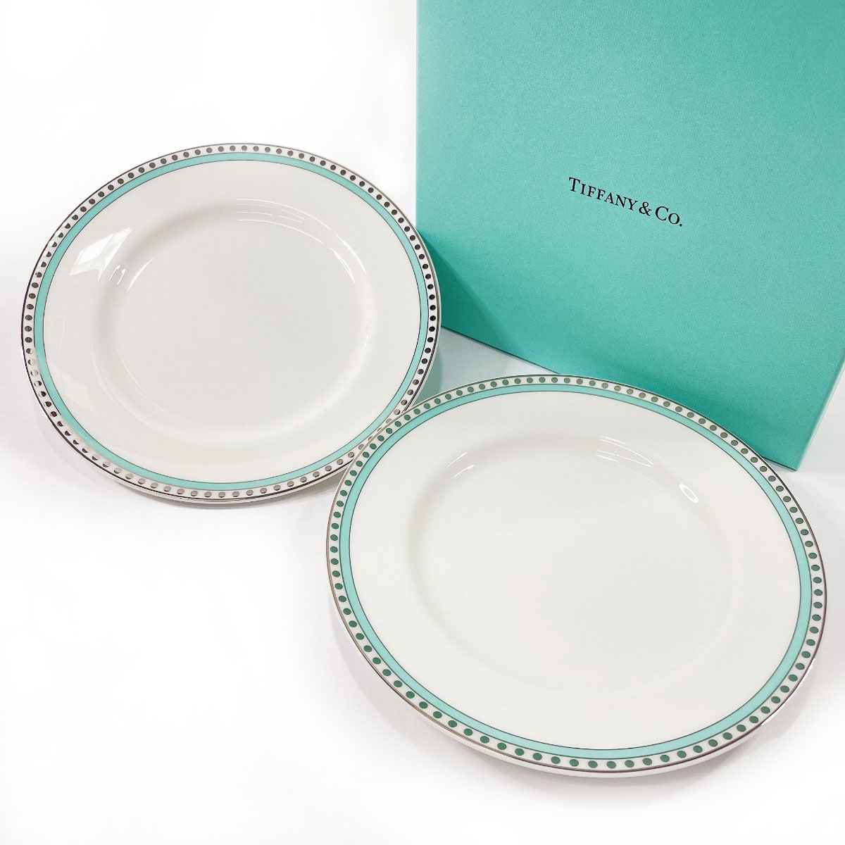 新品未使用正規店での購入です［新品］Tiffany プラチナブルーバンド　デザートプレート4枚セット