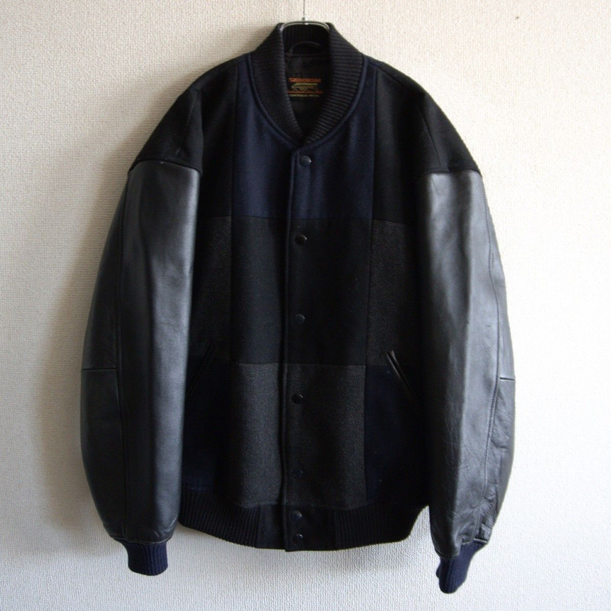 ケ*ン様 モンキータイム　別注　スクーカム スタジャン　黒 Lサイズ monkey time別注】SKOOKUM【【メルトン×レザー スタジャン】S
