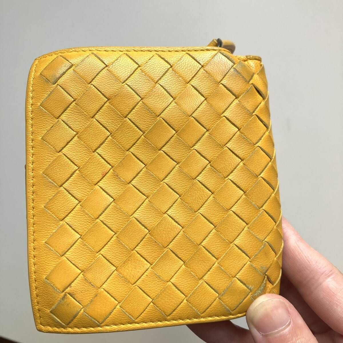 ボッテガヴェネタ BOTTEGA VENETA 二つ折り財布財布 イエロー - メルカリ