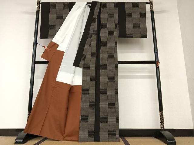 平和屋着物●本場大島紬　泥染め　9マルキ　変わり市松文様　正絹　逸品　AAAV7227zg 平和屋着物○本場大島紬 泥染め 9マルキ 変わり市松文様 正絹 逸品