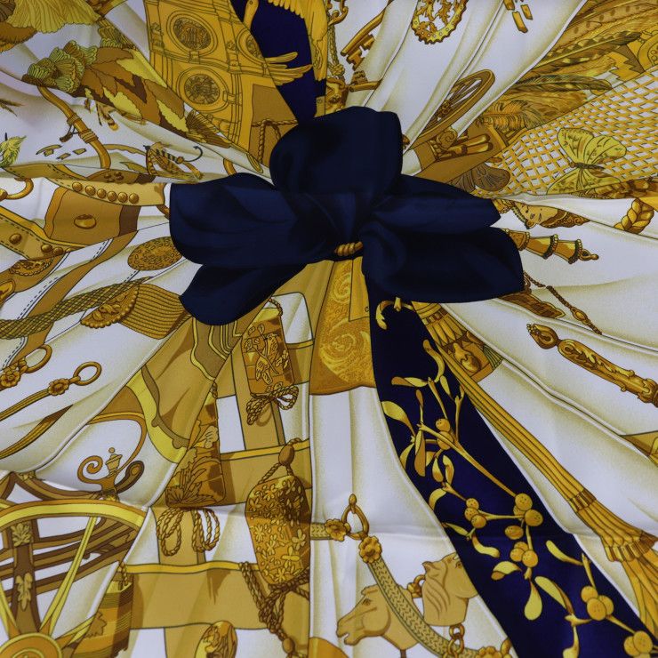 HERMES Soleil de Soie シルクスカーフ 装飾的な柄 HERMES エルメス CARRE 90 カレ 90 soleil de soie シルクの太陽