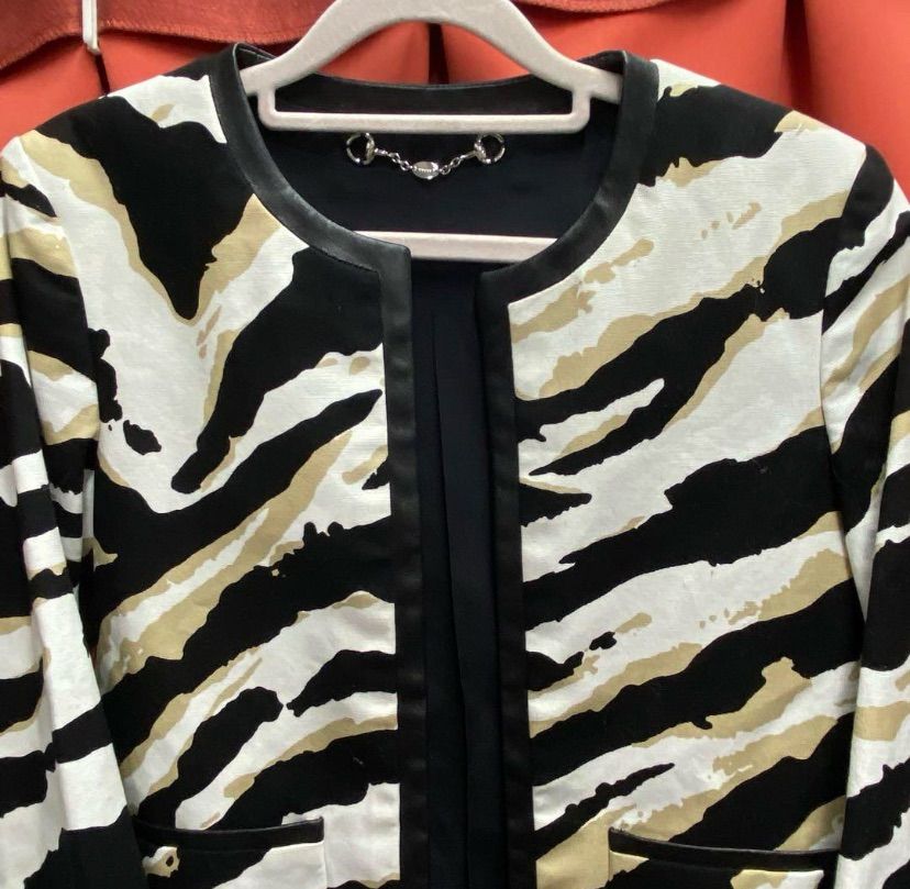 GUCCI グッチ ゼブラ 柄 ジャケット ノーカラー イタリア製 S GUCCI グッチ ゼブラ 柄 ジャケット ノーカラー イタリア製 S